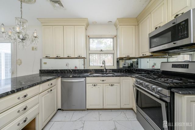 9 Southfork Drive, Jackson, NJ 08527