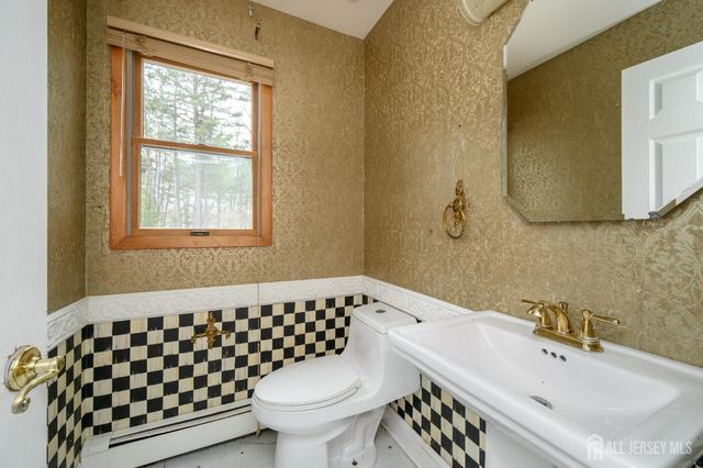 9 Southfork Drive, Jackson, NJ 08527