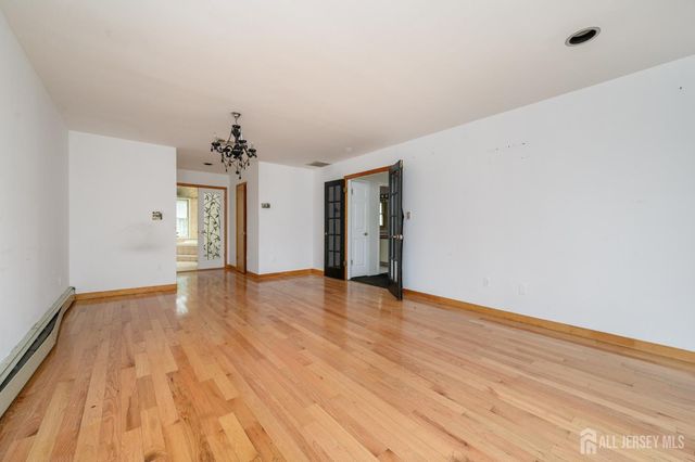 9 Southfork Drive, Jackson, NJ 08527