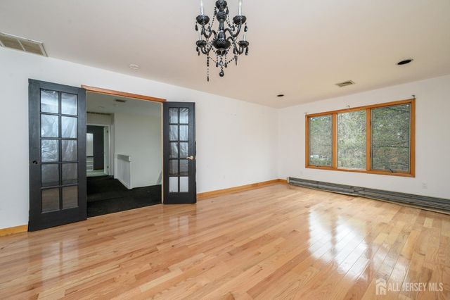 9 Southfork Drive, Jackson, NJ 08527