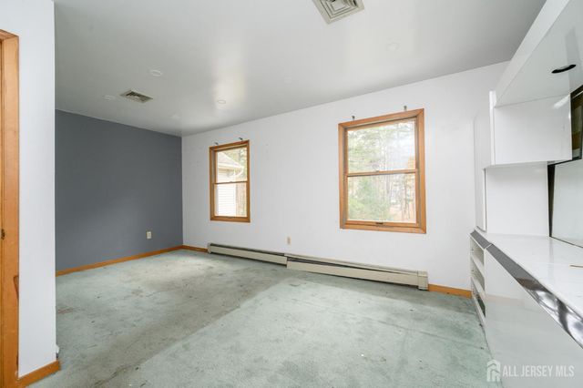 9 Southfork Drive, Jackson, NJ 08527