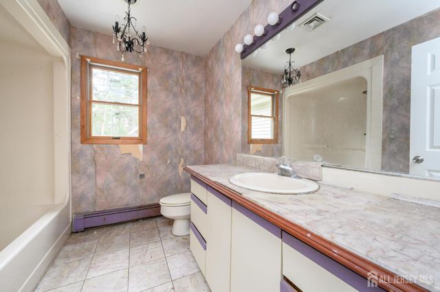 9 Southfork Drive, Jackson, NJ 08527