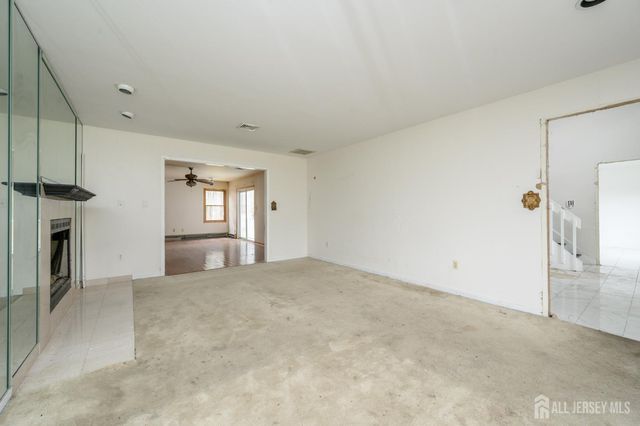 9 Southfork Drive, Jackson, NJ 08527