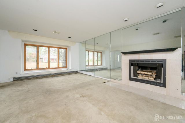 9 Southfork Drive, Jackson, NJ 08527