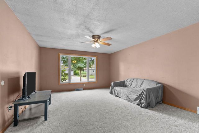 826 W WEILAND AVENUE, Appleton, WI 54914