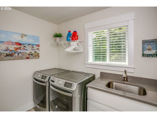 1975 FOREST Dr, Seaside, OR 97138