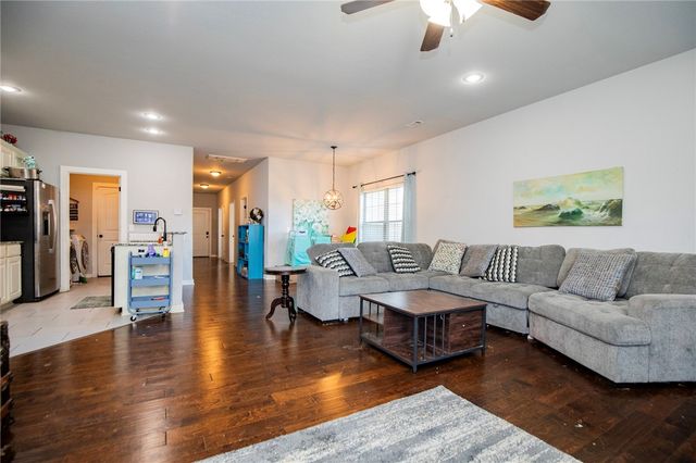 503 W Stoney Point Road, Rogers, AR 72758