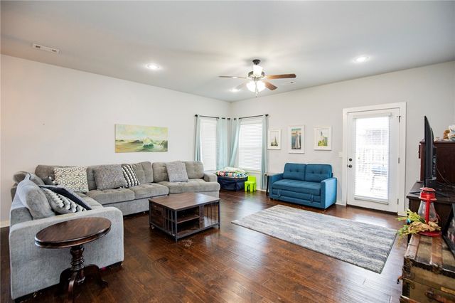 503 W Stoney Point Road, Rogers, AR 72758