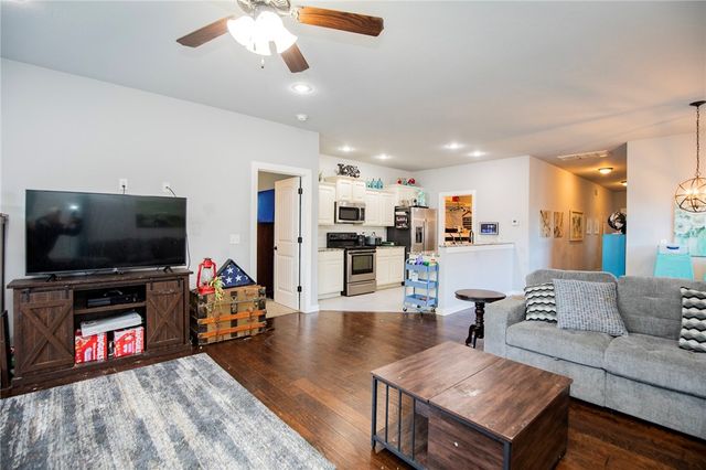 503 W Stoney Point Road, Rogers, AR 72758