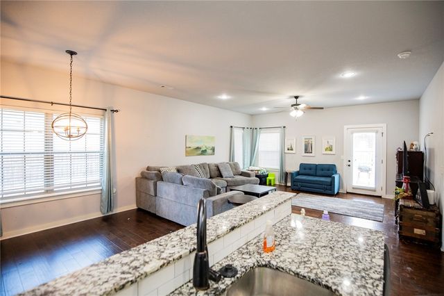 503 W Stoney Point Road, Rogers, AR 72758