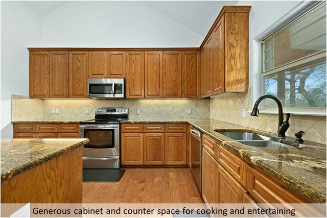 170 Woodland CT, Bastrop, TX 78602