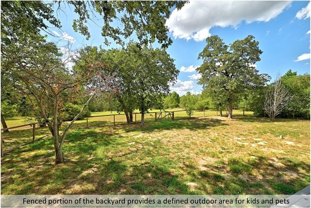 170 Woodland CT, Bastrop, TX 78602