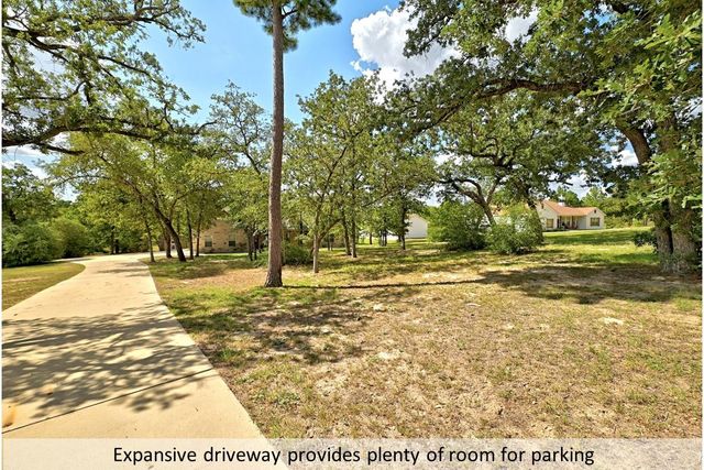 170 Woodland CT, Bastrop, TX 78602