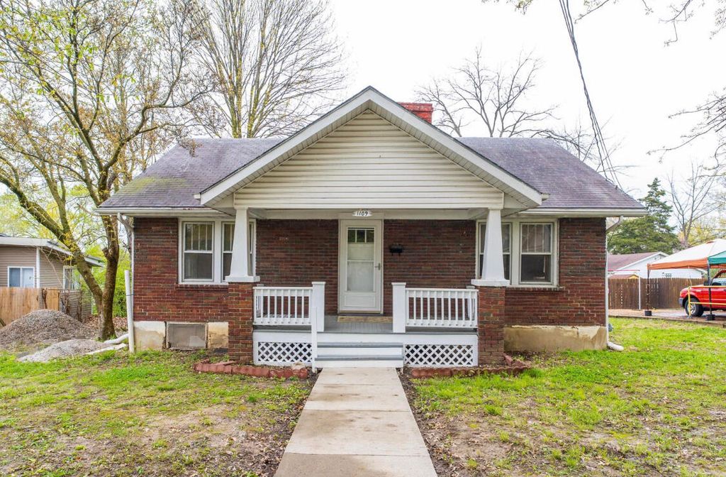 1109 SUNSET LN, Columbia, MO 65203