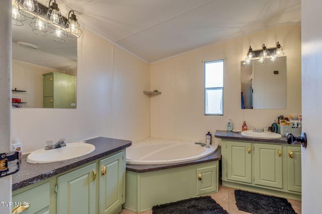145 Lc Mckee Road, Jonesborough, TN 37659