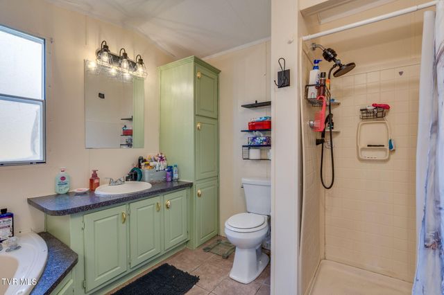 145 Lc Mckee Road, Jonesborough, TN 37659