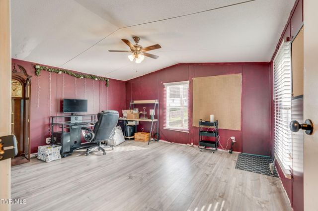 145 Lc Mckee Road, Jonesborough, TN 37659