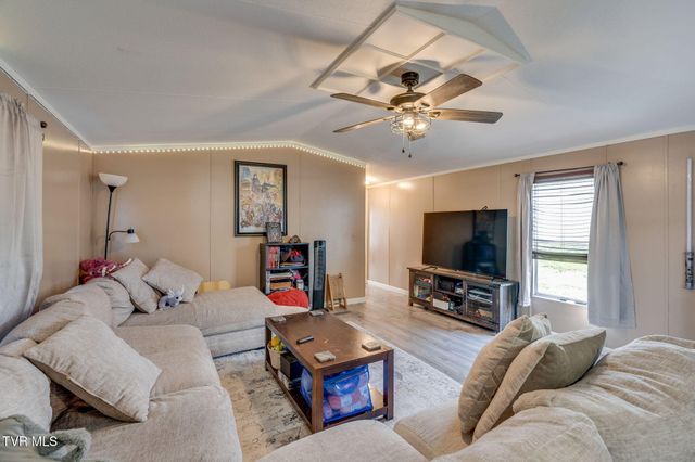 145 Lc Mckee Road, Jonesborough, TN 37659