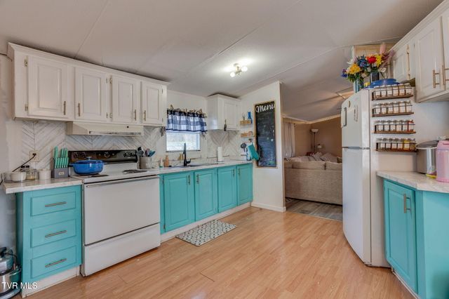 145 Lc Mckee Road, Jonesborough, TN 37659