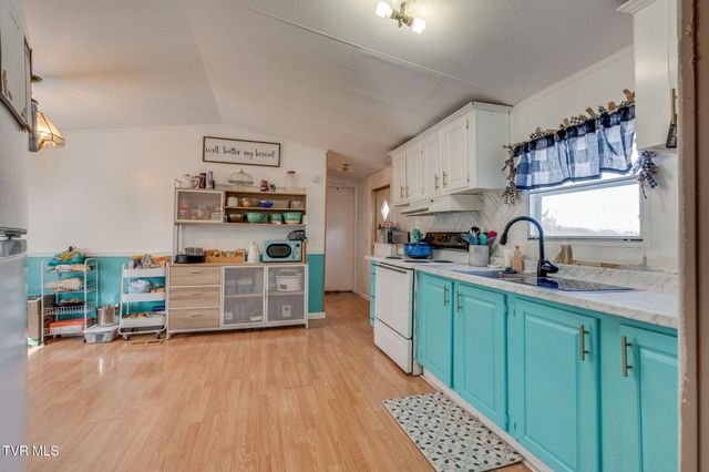 145 Lc Mckee Road, Jonesborough, TN 37659