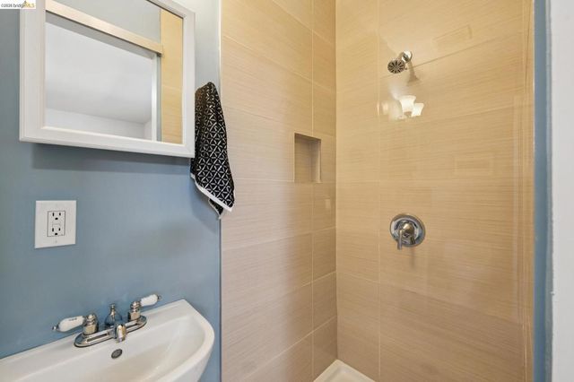 727 40Th St, Richmond, CA 94805