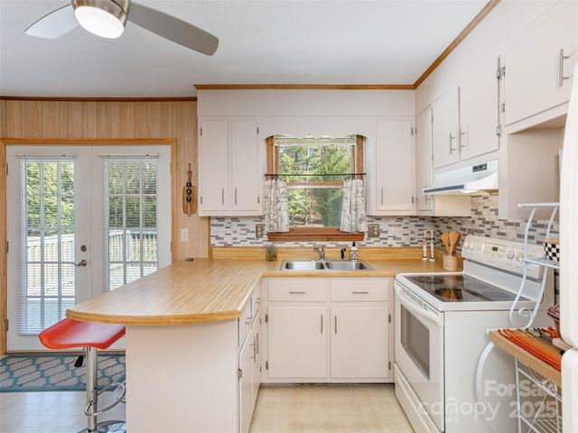 3021 Kanuga Road, Hendersonville, NC 28739