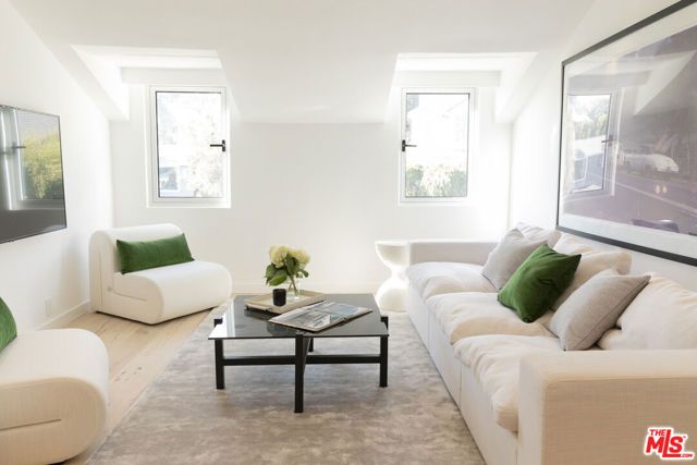 1330 Londonderry Place, Los Angeles, CA 90069