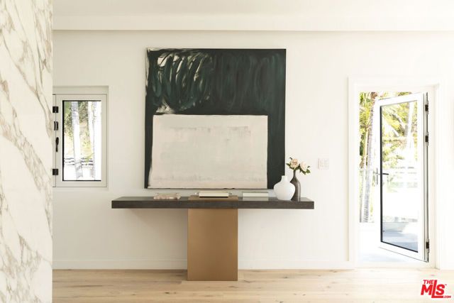 1330 Londonderry Place, Los Angeles, CA 90069