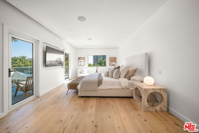 1330 Londonderry Place, Los Angeles, CA 90069
