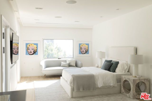 1330 Londonderry Place, Los Angeles, CA 90069
