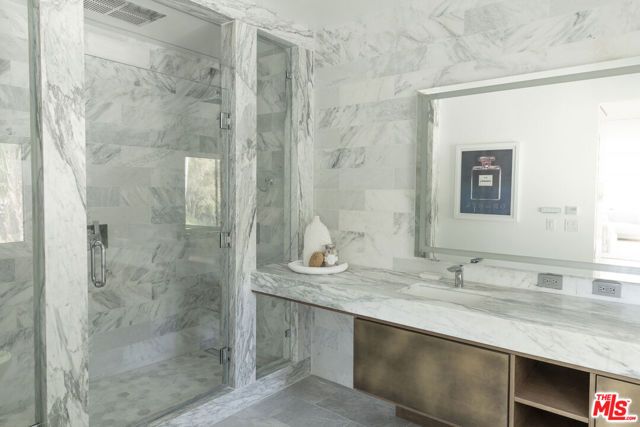 1330 Londonderry Place, Los Angeles, CA 90069