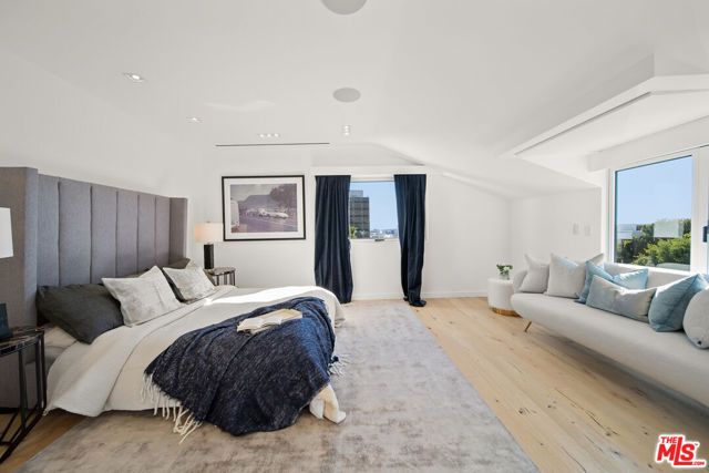 1330 Londonderry Place, Los Angeles, CA 90069