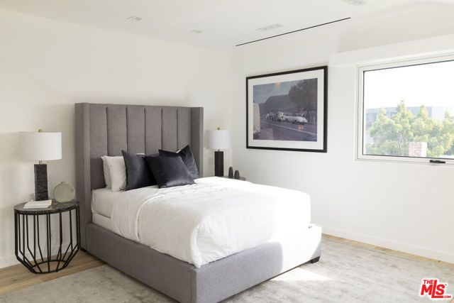 1330 Londonderry Place, Los Angeles, CA 90069