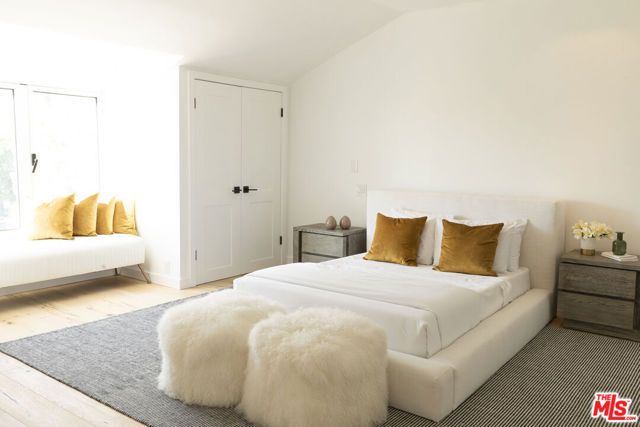 1330 Londonderry Place, Los Angeles, CA 90069