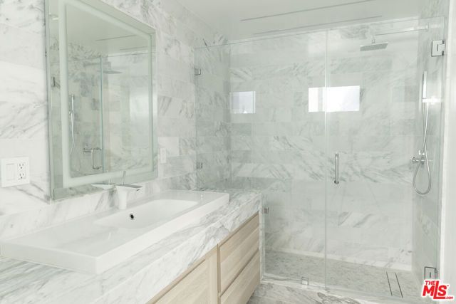 1330 Londonderry Place, Los Angeles, CA 90069
