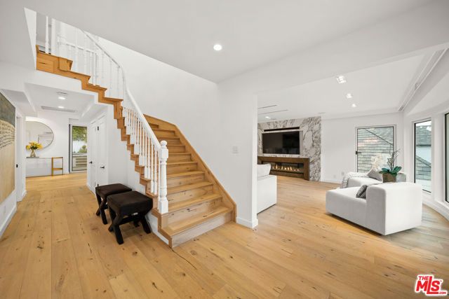 1330 Londonderry Place, Los Angeles, CA 90069