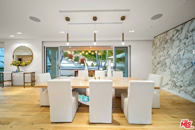 1330 Londonderry Place, Los Angeles, CA 90069
