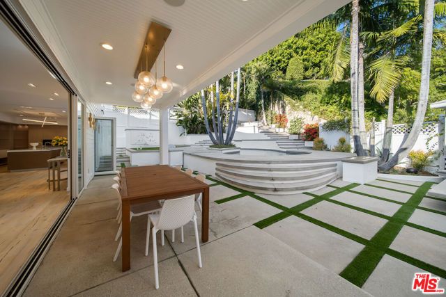 1330 Londonderry Place, Los Angeles, CA 90069