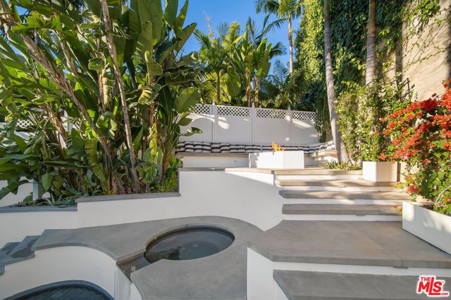 1330 Londonderry Place, Los Angeles, CA 90069