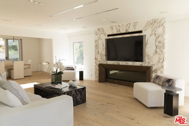 1330 Londonderry Place, Los Angeles, CA 90069
