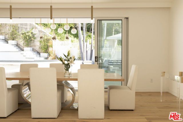 1330 Londonderry Place, Los Angeles, CA 90069
