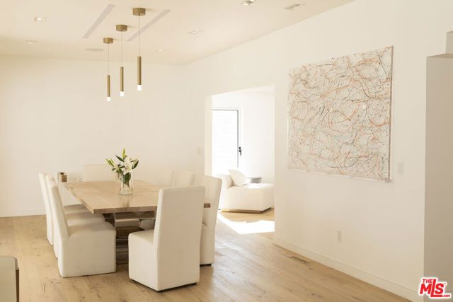 1330 Londonderry Place, Los Angeles, CA 90069