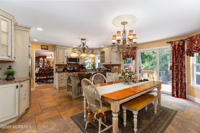 34 Kara Court, Matawan, NJ 07747