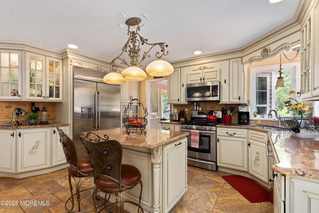 34 Kara Court, Matawan, NJ 07747