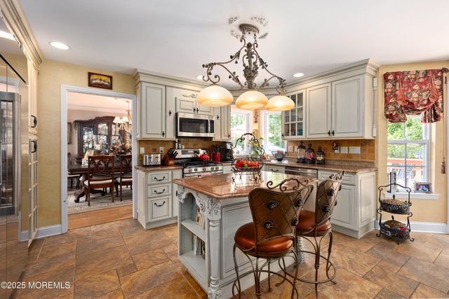 34 Kara Court, Matawan, NJ 07747
