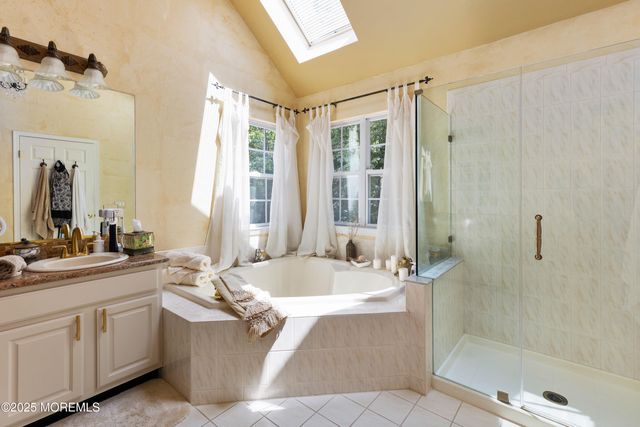 34 Kara Court, Matawan, NJ 07747