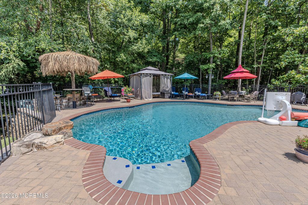 34 Kara Court, Matawan, NJ 07747
