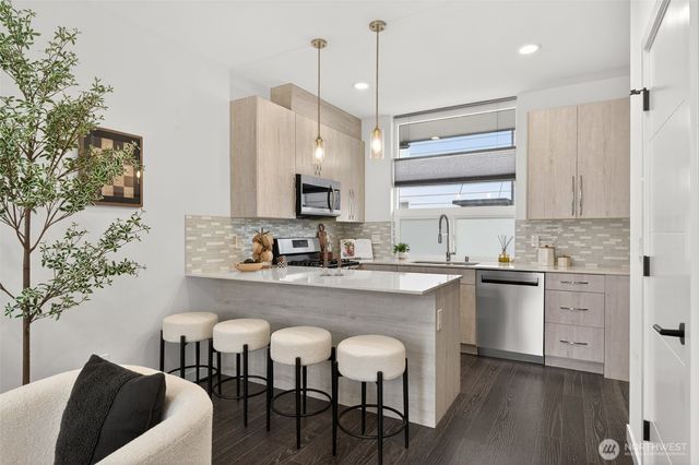 945 NW 56th Street, Seattle, WA 98107