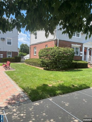 99 Hastings B, Rutherford, NJ 07070