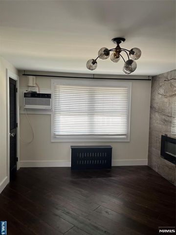 99 Hastings B, Rutherford, NJ 07070